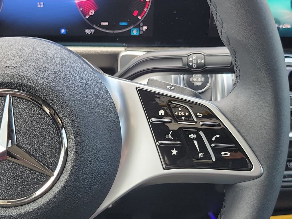 New 2026 Polar White Mercedes-Benz GLB 250 image 29