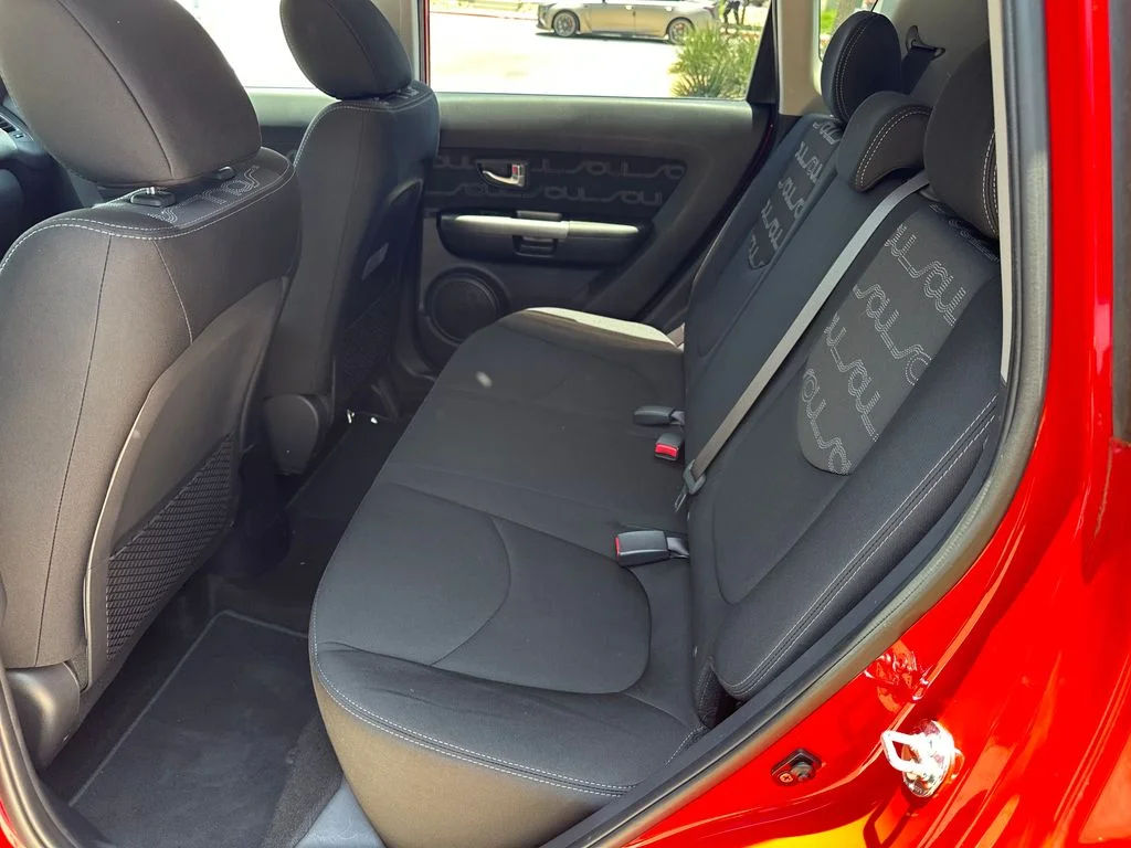 Used 2013 Red Kia Plus image 34