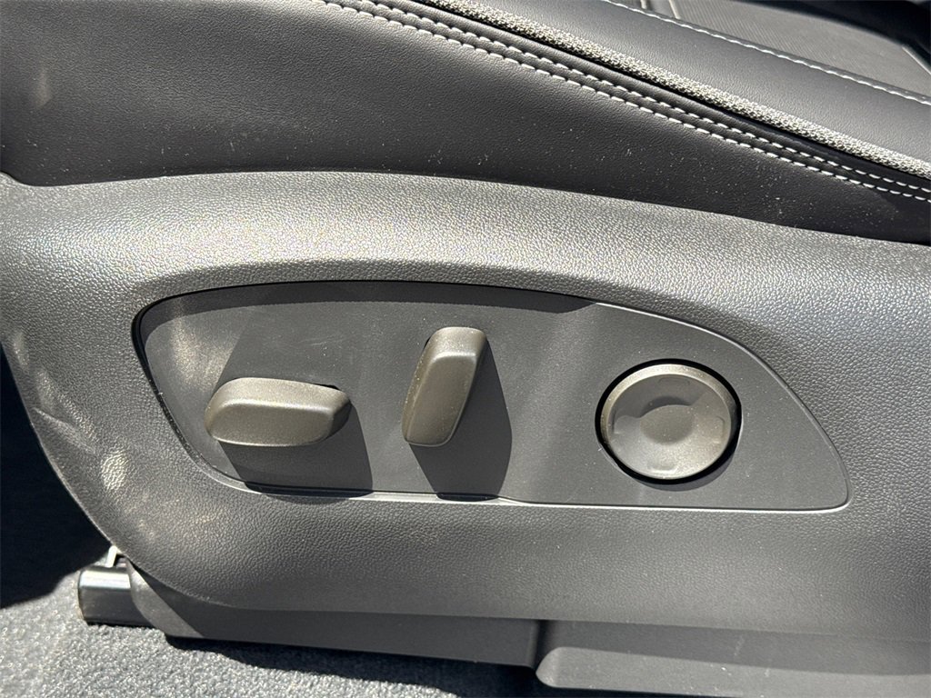 2025 GMC SIERRA - Image 16