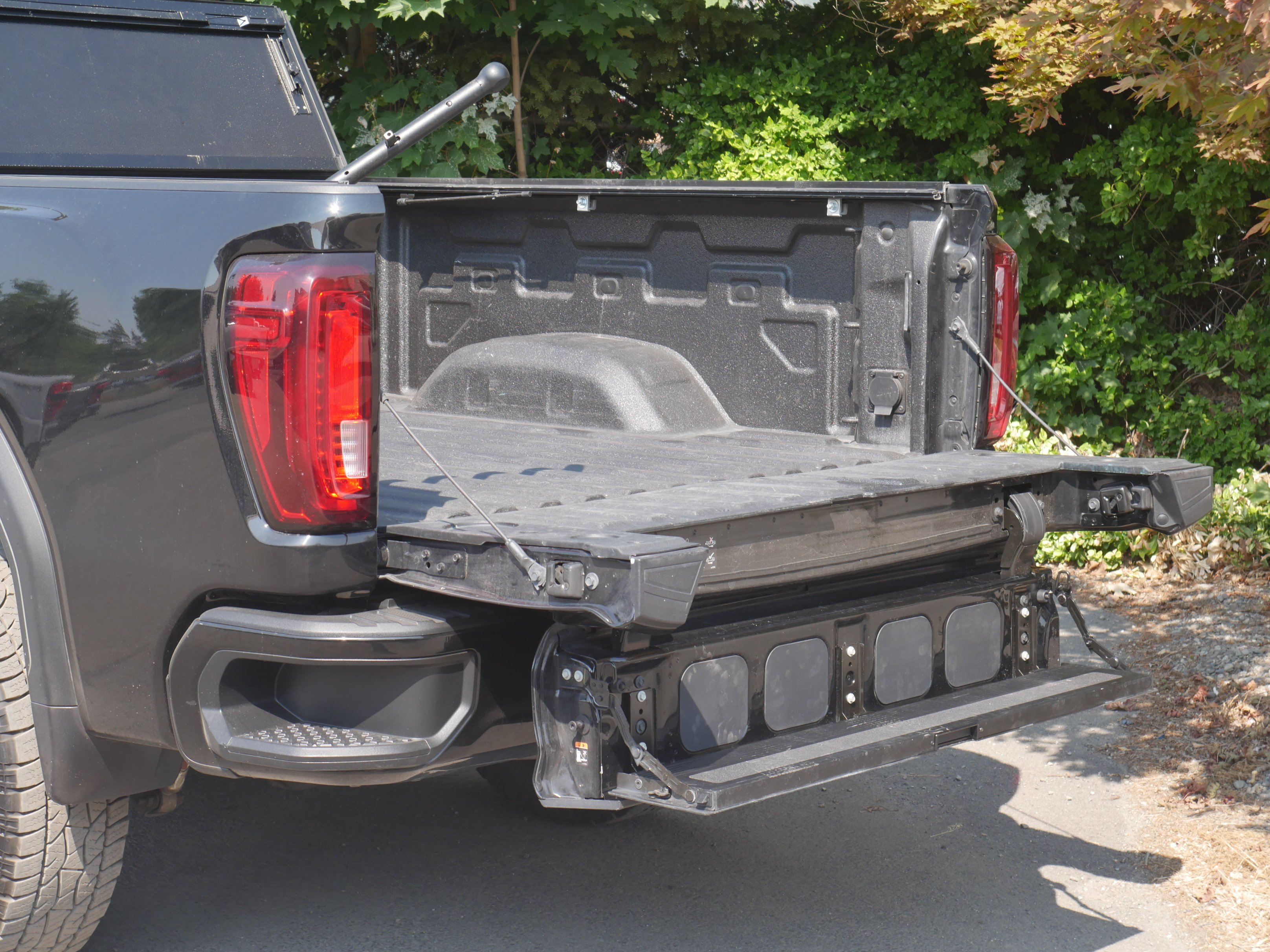 Used 2022 Onyx Black GMC AT4 image 18