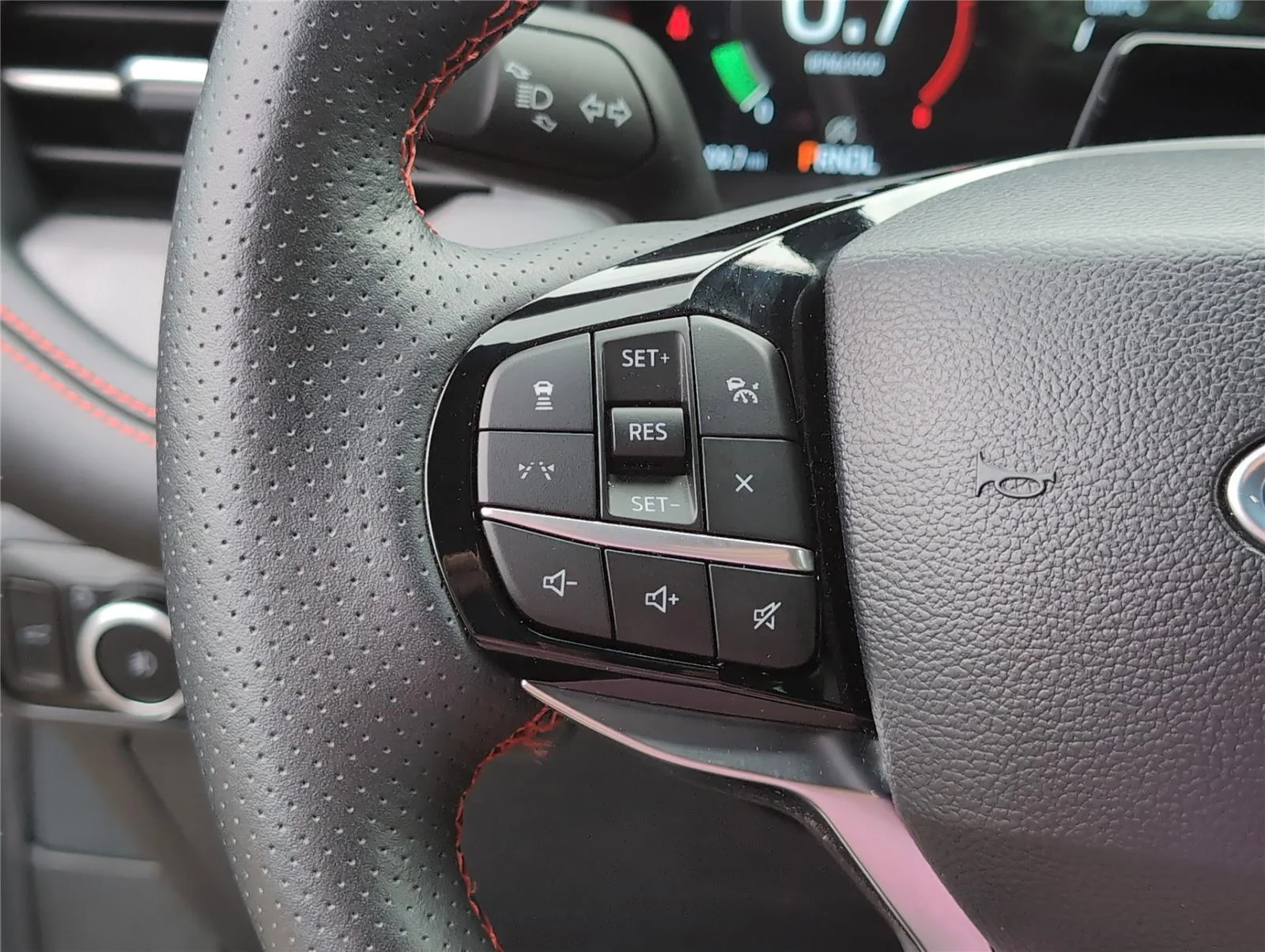 Used 2025 Carbonized Gray Ford ST-Line image 26