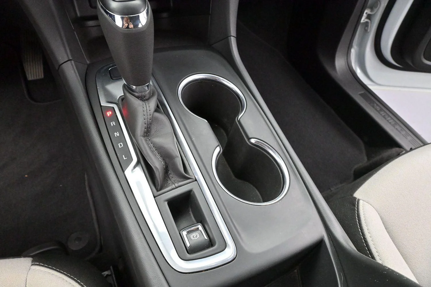 Used 2019 SUMMIT WHITE Chevrolet LS image 19