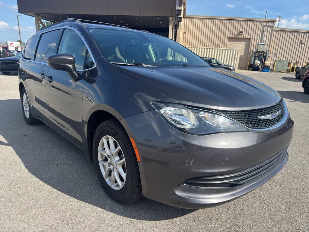 2020 Chrysler Voyager's photo