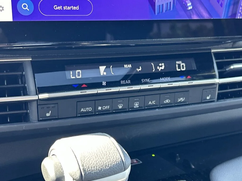 Used 2025  Toyota Sienna XSE AWD 7-Pass Dilawri Certified   Elevate image 26