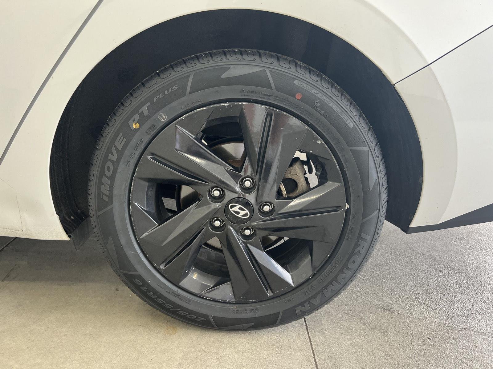 Used 2023 Quartz White Hyundai SEL image 10
