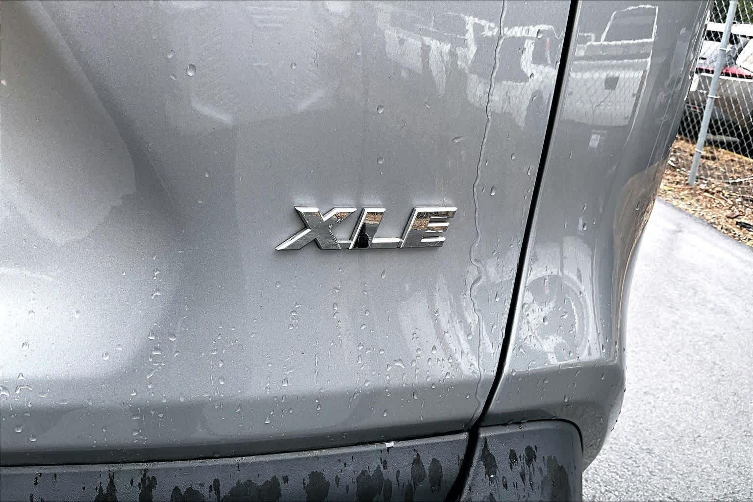 Used 2025 Silver Sky Metallic Toyota XLE image 10