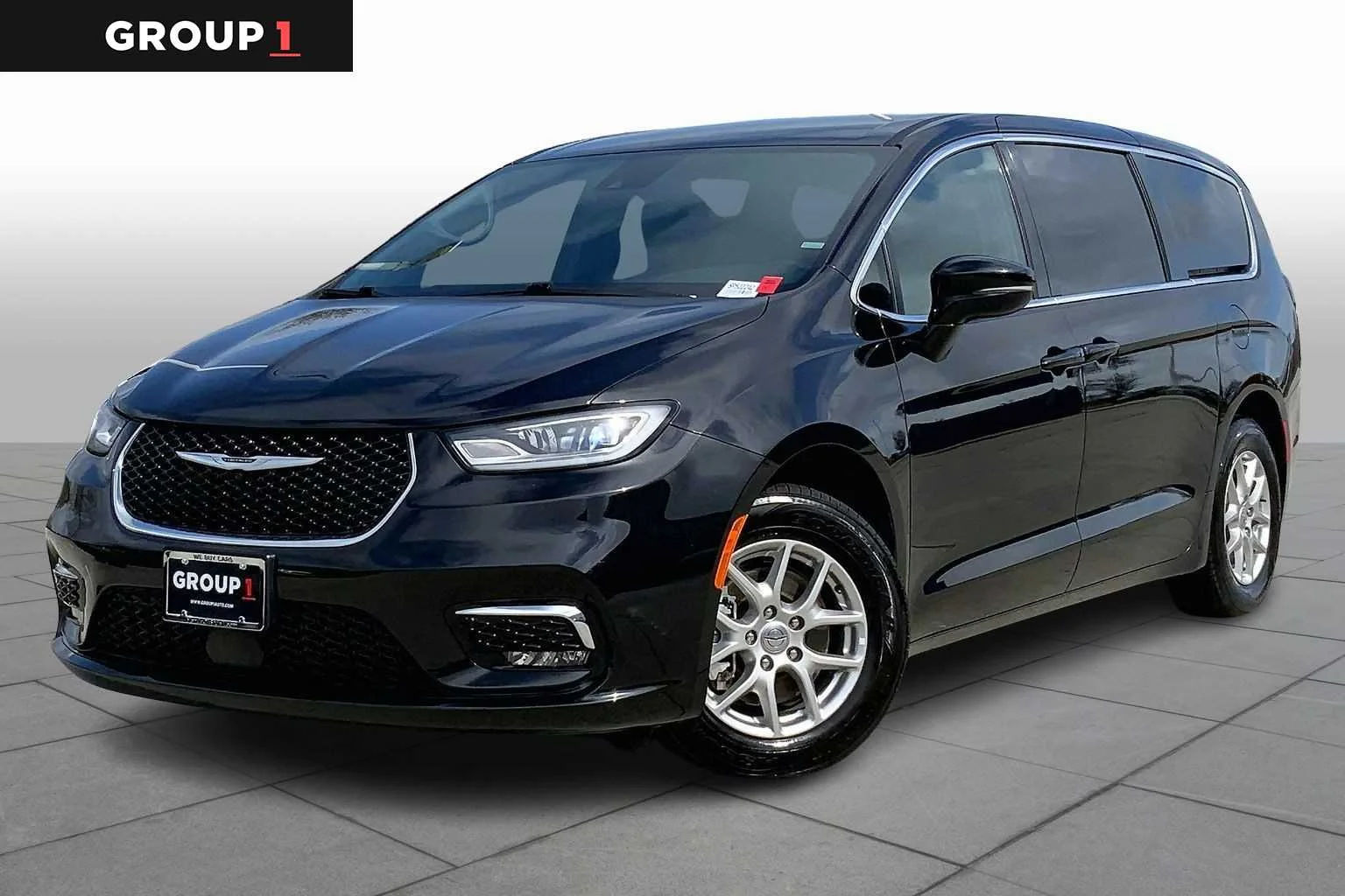 2025 Chrysler Pacifica Select's photo