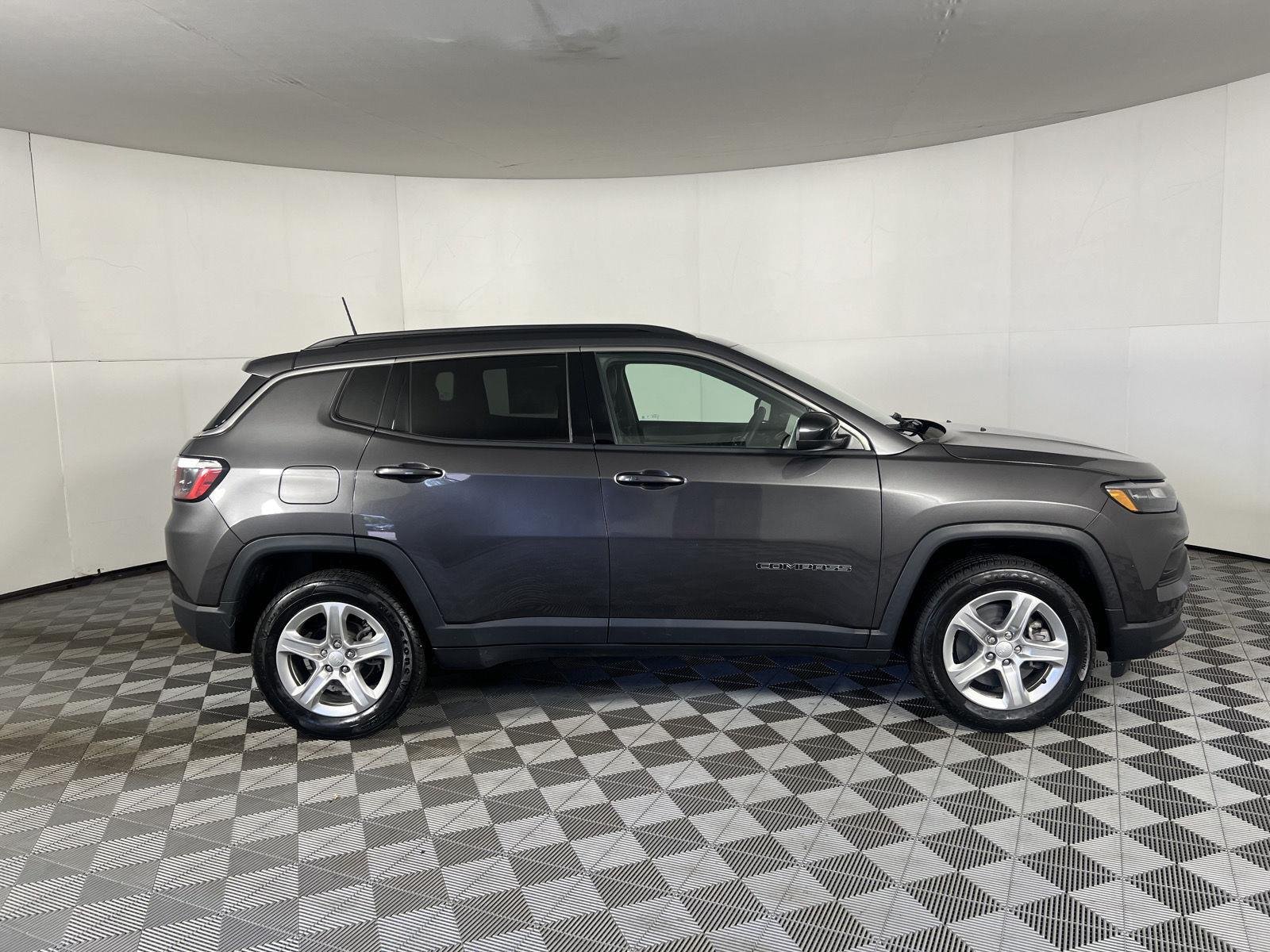 Certified Used 2023 Granite Crystal Metallic Clearcoat Jeep Latitude image 10