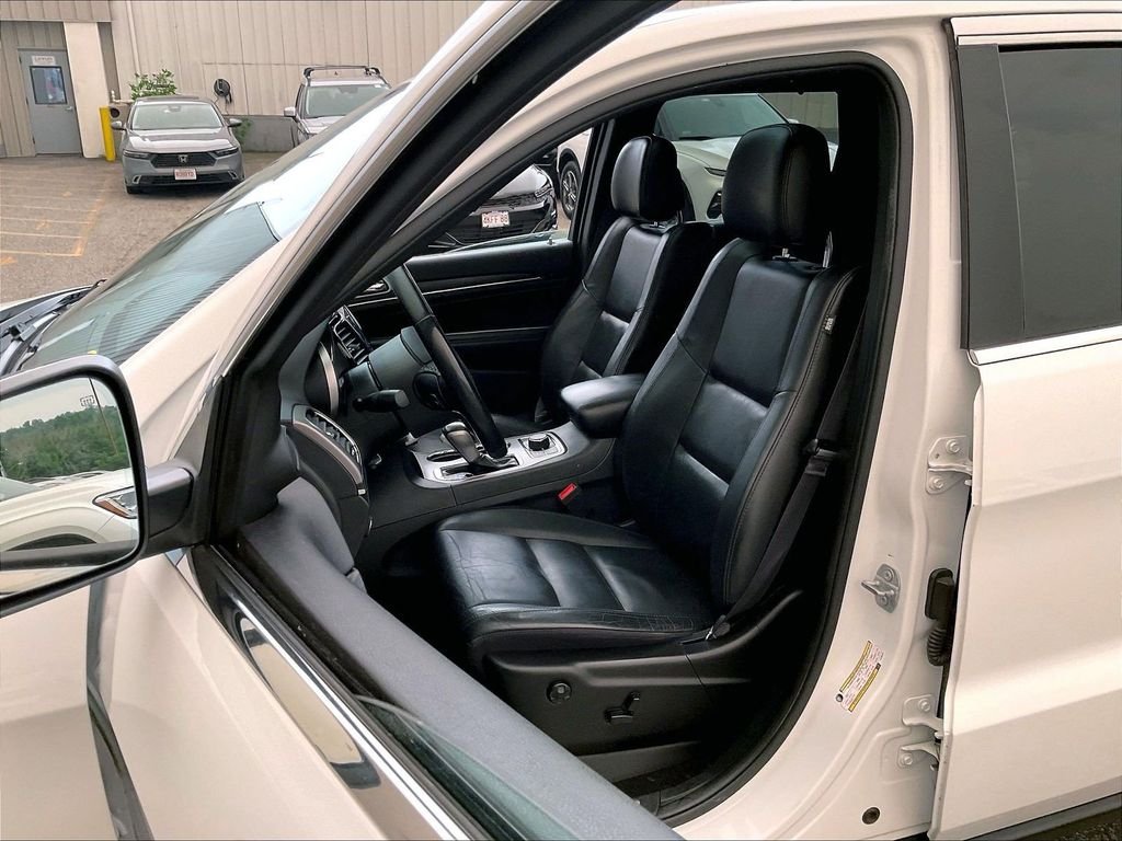 Used 2020 White Jeep Limited image 10