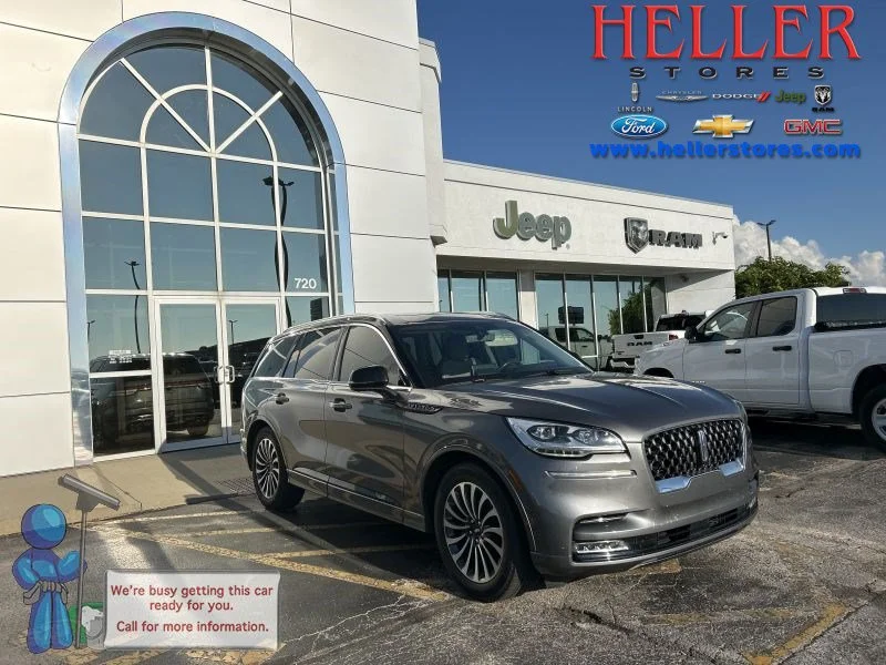 Used 2022 Gray Metallic Lincoln Grand Touring image 1