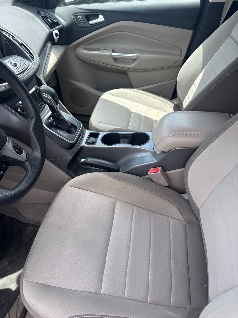 Used 2014 Red Ford SE image 1
