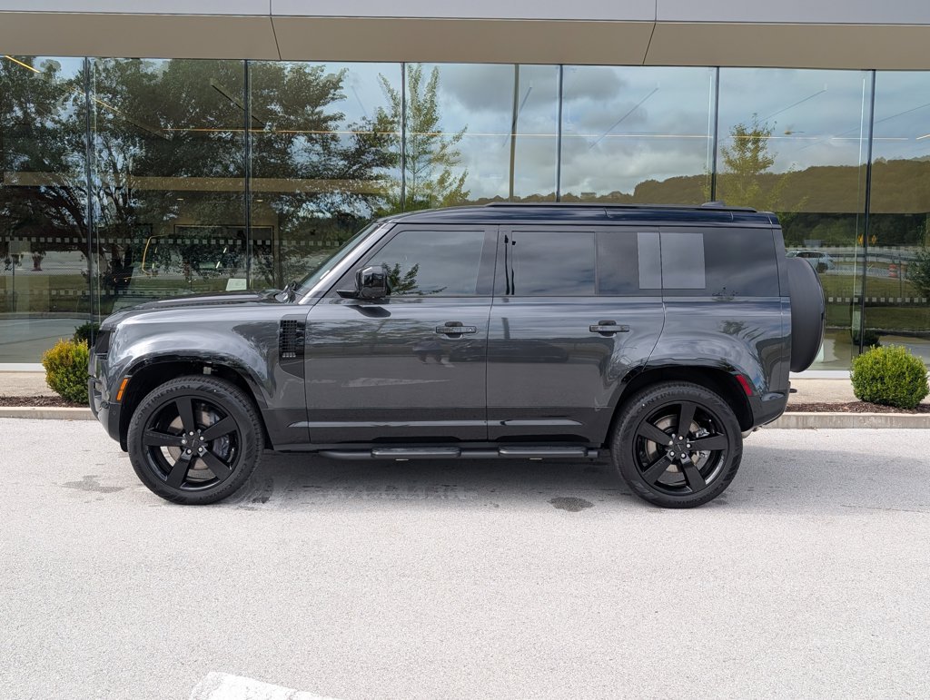 New 2026 Carpathian Grey Land Rover X-Dynamic SE image 2