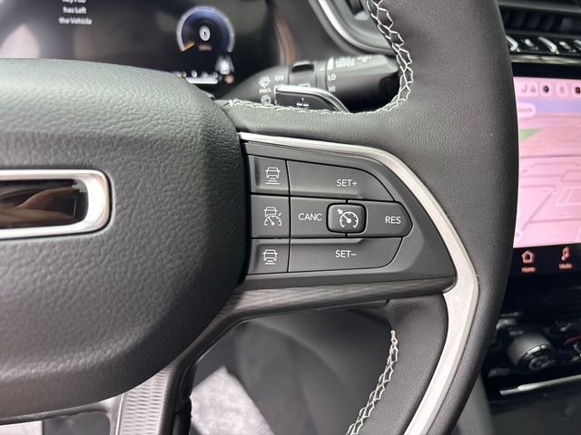 New 2027 Bright White Clear-Coat Paint Jeep Laredo X image 22