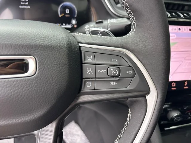 New 2027 White/off-white Jeep Laredo X image 22