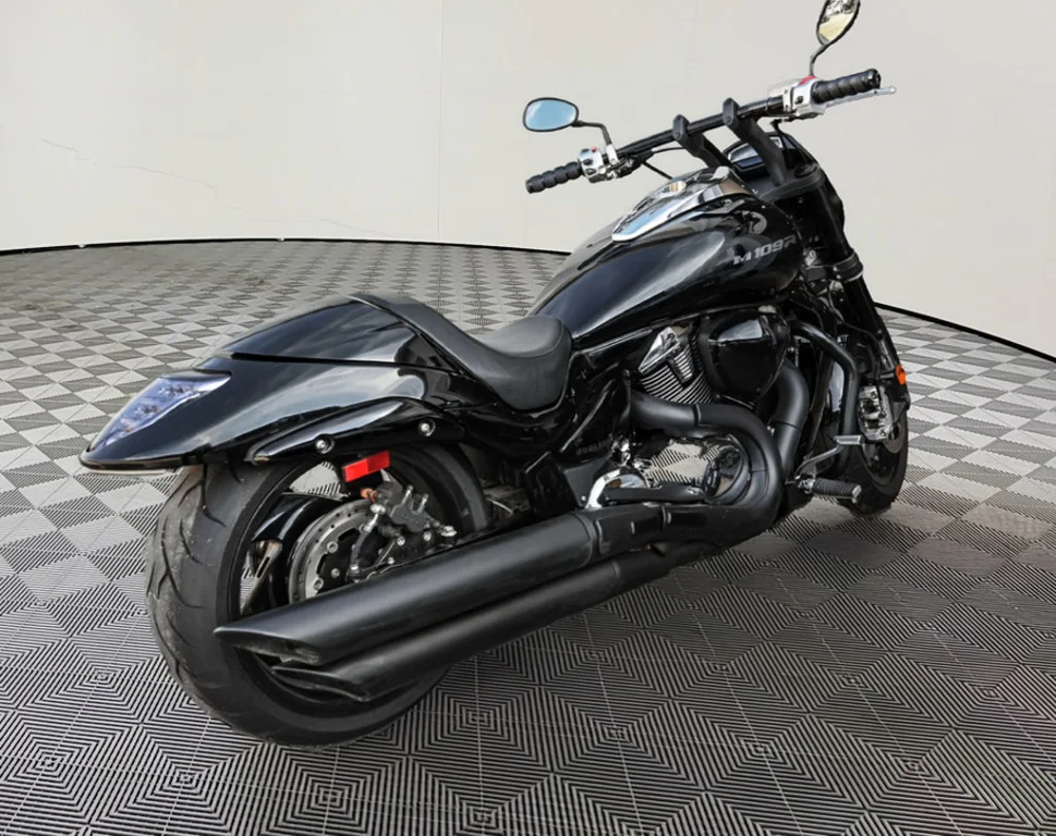 Used 2024 BLACK Suzuki M109R image 2