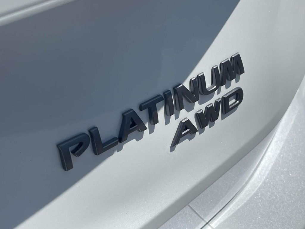 New 2026 Everest White Pearl TriCoat / Super Black Two-tone Nissan Platinum image 8