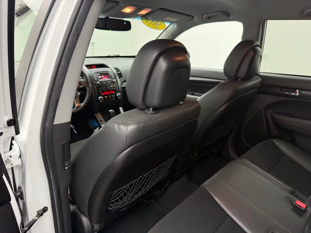Used 2012 White Kia EX image 34
