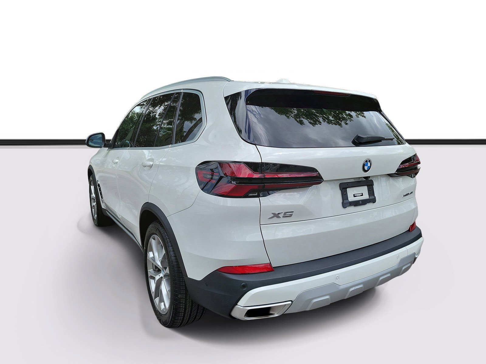 Certified Used 2024 Alpine White BMW xDrive40i image 3