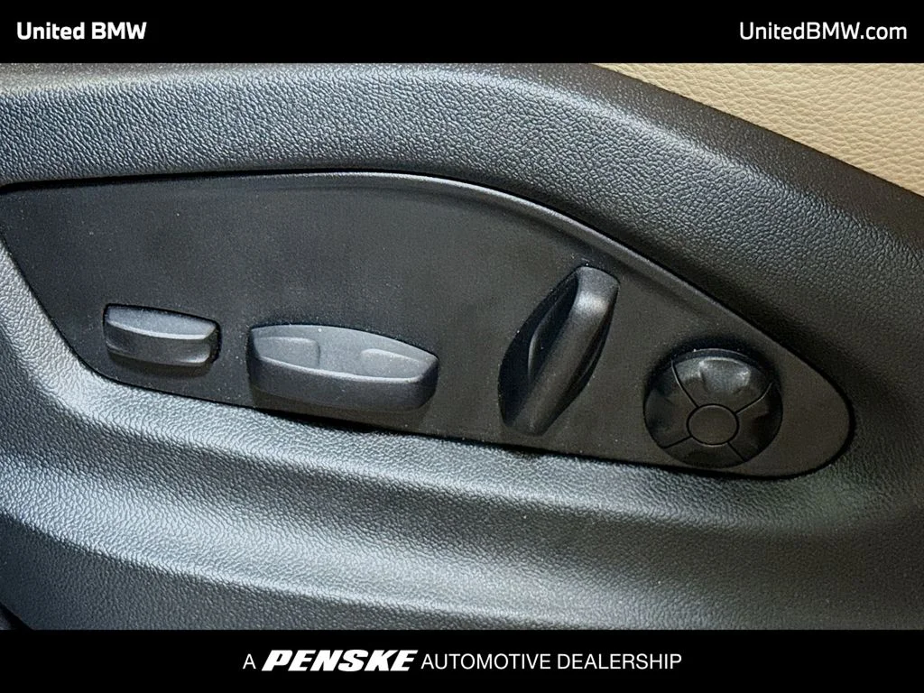 Used 2025  Porsche  image 4