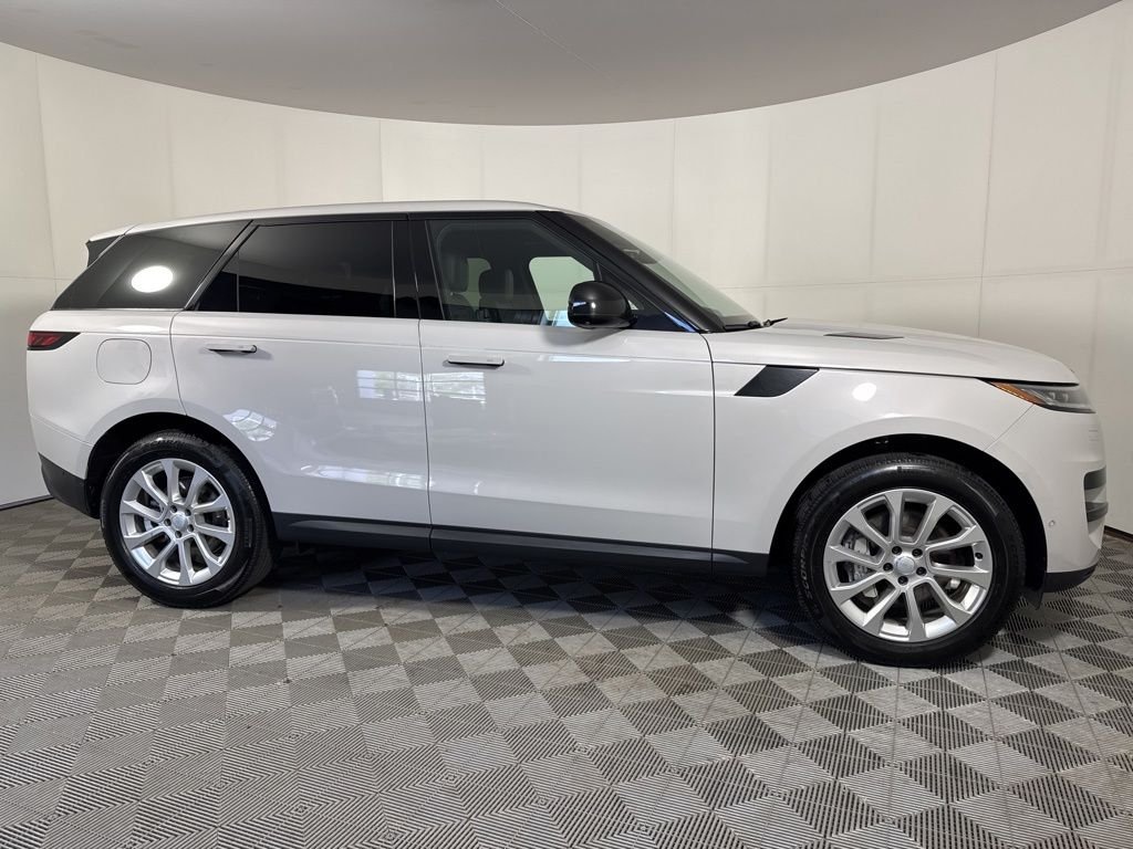 Used 2025 Borasco Grey Metallic Land Rover SE image 9
