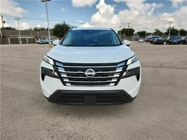 Used 2024 Everest White Pearl Nissan SV image 8