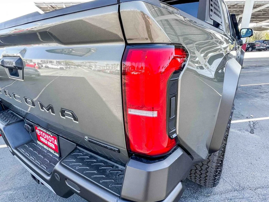 2026 Toyota Tacoma Trailhunter - Photo 8