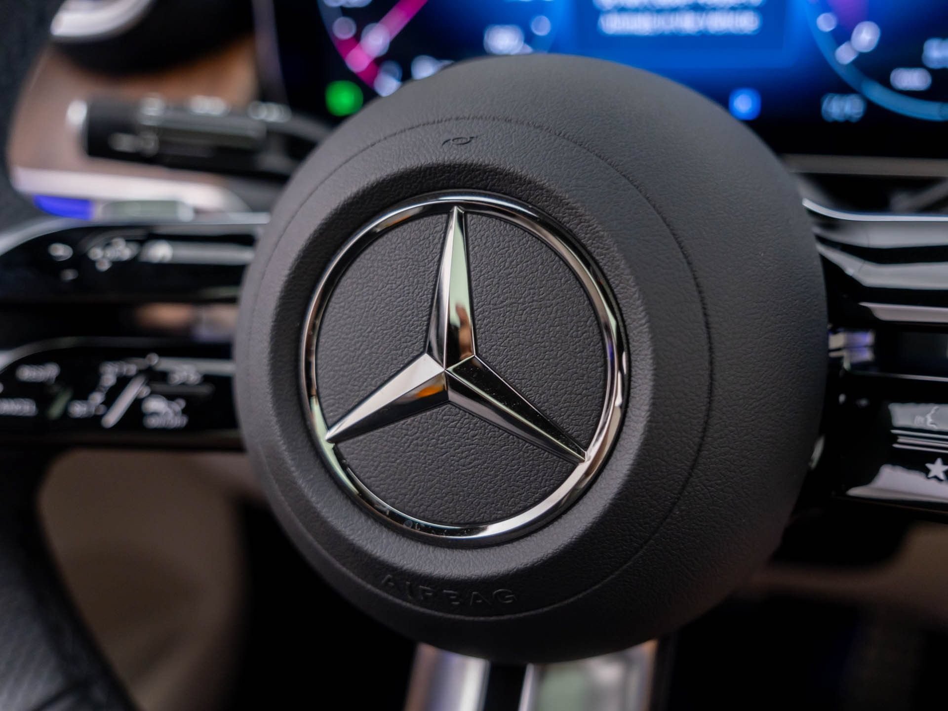 New 2027 MANUFAKTUR Moonlight White Metallic Mercedes-Benz GLC 300 Coupe image 64