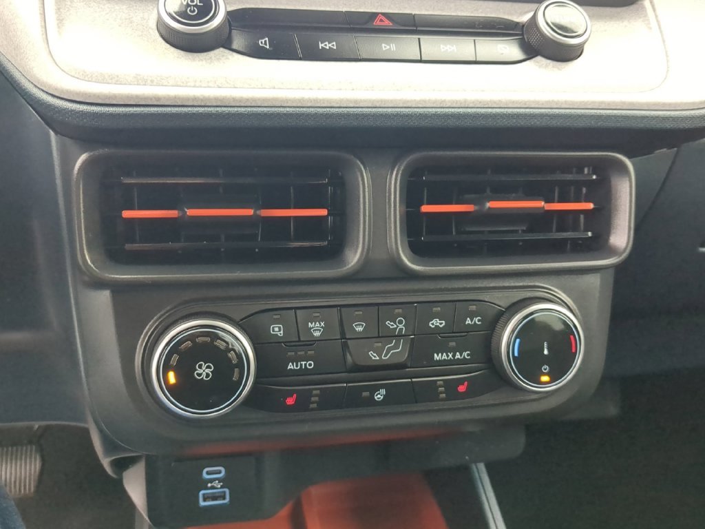 Used 2023 Red Ford XLT image 27