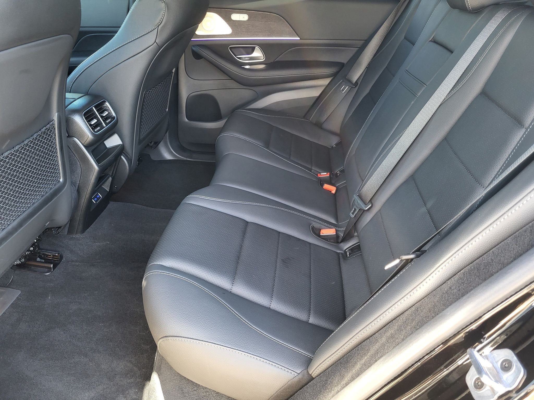 Certified Used 2025 Obsidian Black Metallic Mercedes-Benz GLE450 4MATIC® image 38