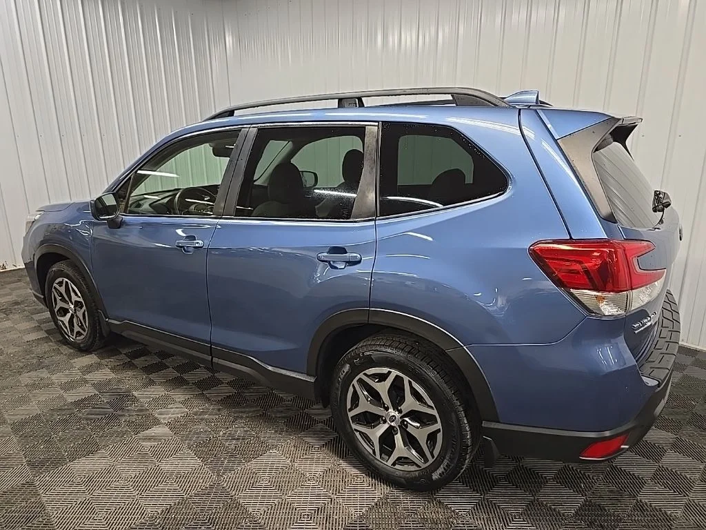 Used 2020 Horizon Blue Subaru Premium image 9
