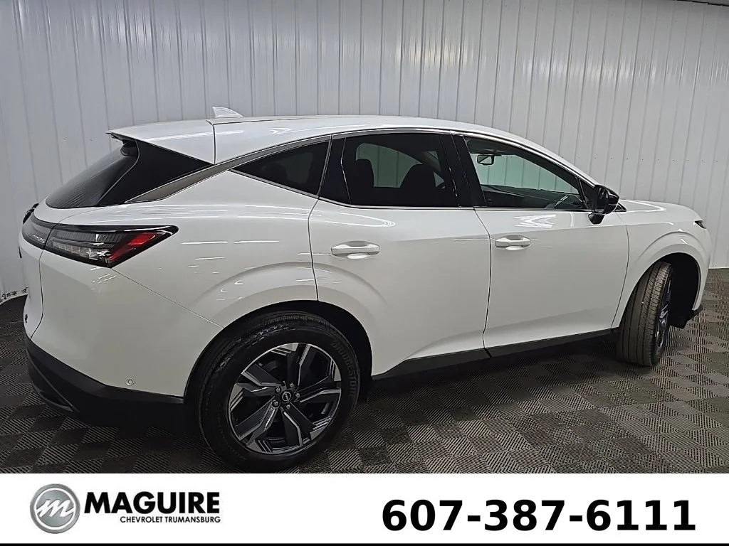 Used 2025 White Nissan SL image 3