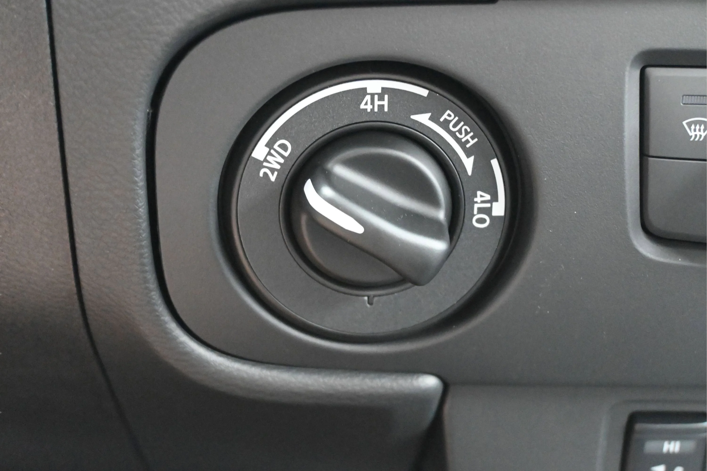 New 2026 Boulder Gray Pearl Nissan Crew Cab SV image 19