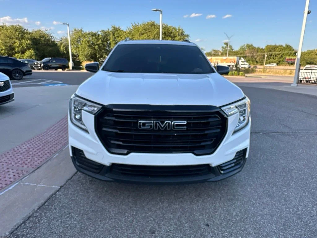 Used 2023 White GMC SLE image 2