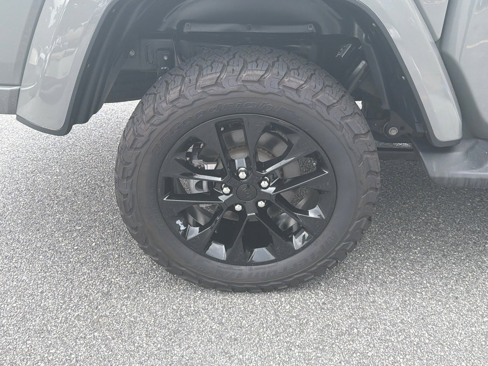 Used 2023 Sting-Gray Clearcoat Jeep High Altitude image 17