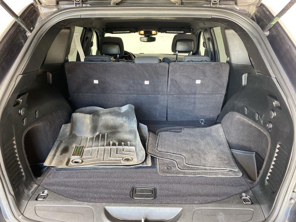 Used 2017 Granite Crystal Metallic Clear Jeep Laredo image 15