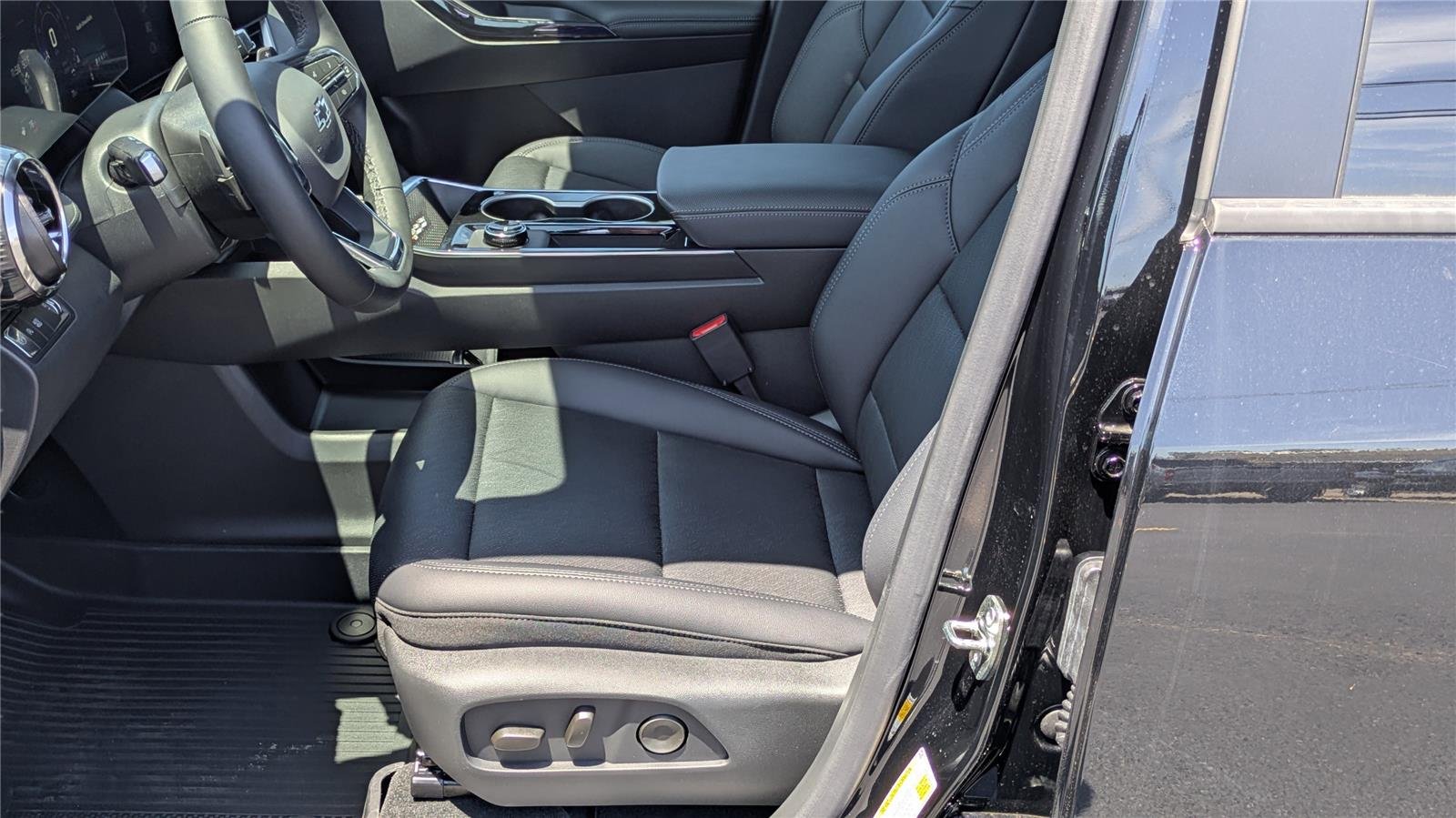 New 2026 Mosaic Black Metallic Chevrolet LT image 31