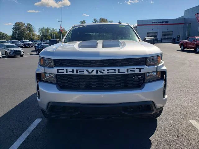 Used 2022 Silver Chevrolet Custom image 2