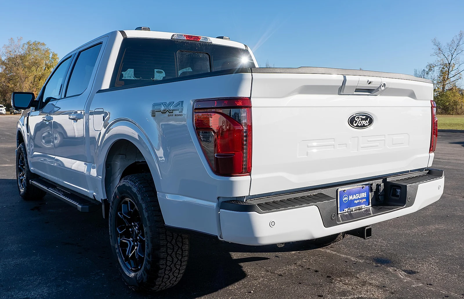 New 2026 Oxford White Ford XLT image 7