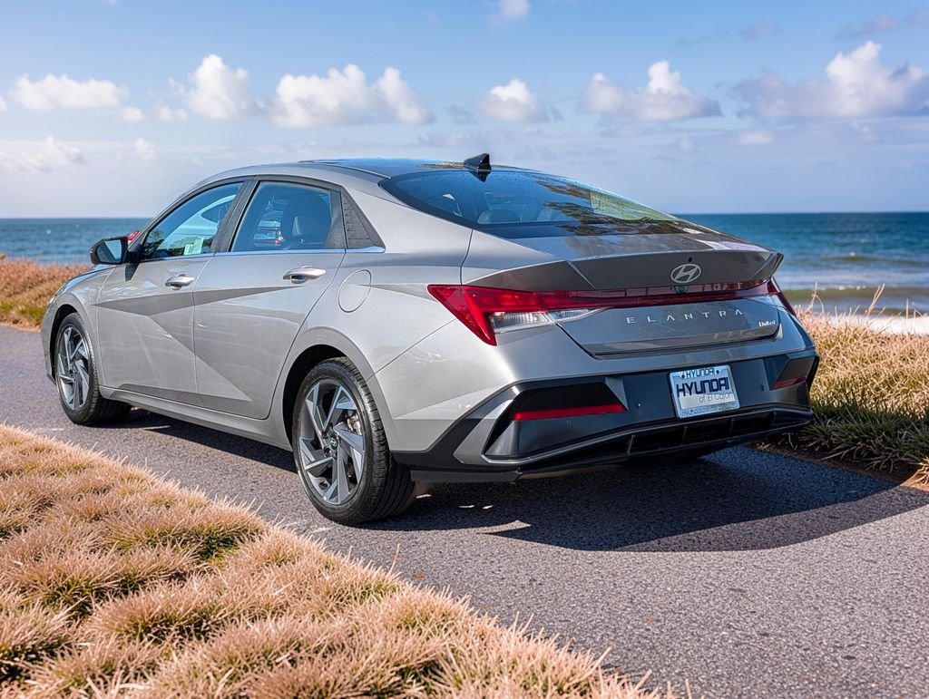 2024 Hyundai Elantra Limited - Photo 7
