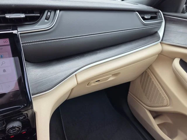 Certified Used 2024 Silver Jeep Limited image 28