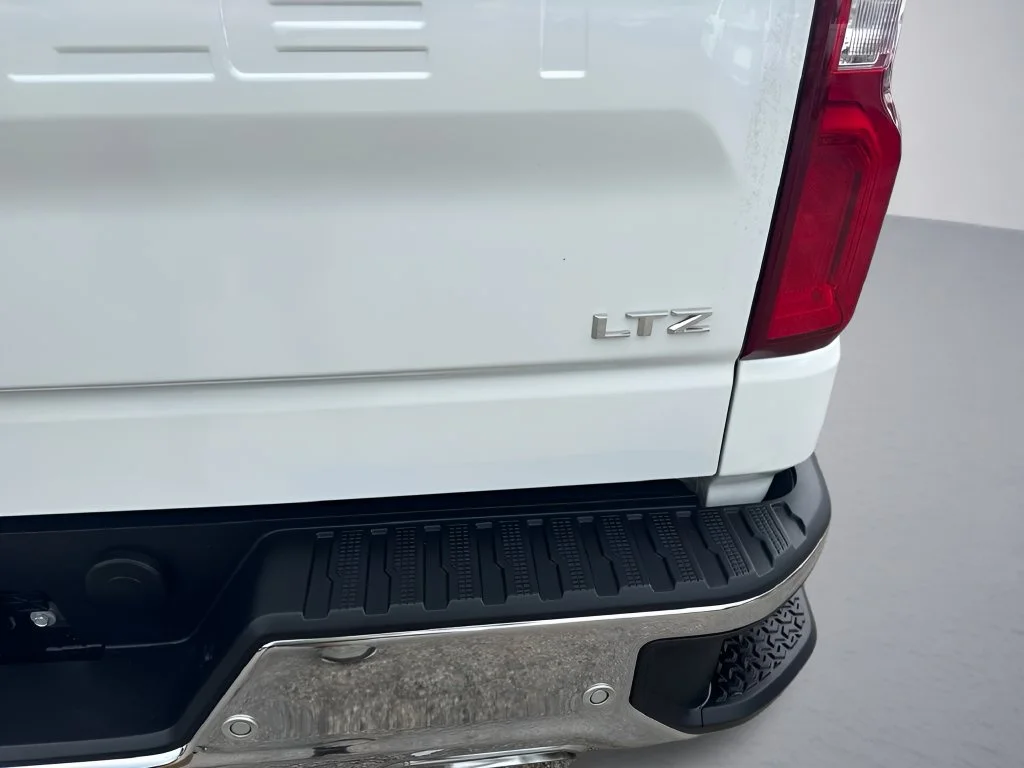 Used 2025 Summit White Chevrolet LTZ image 35