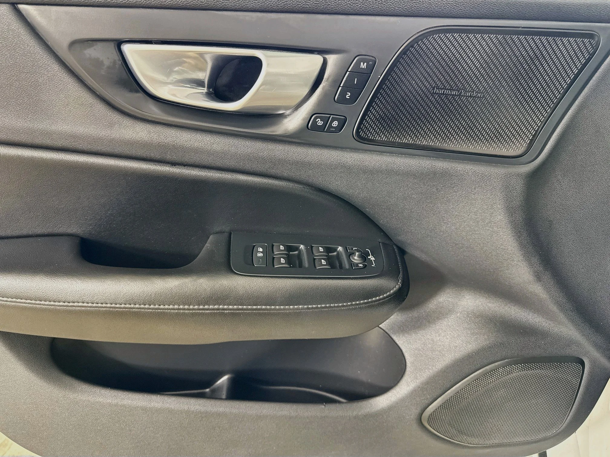 Used 2024 White Volvo Plus Dark Theme image 19