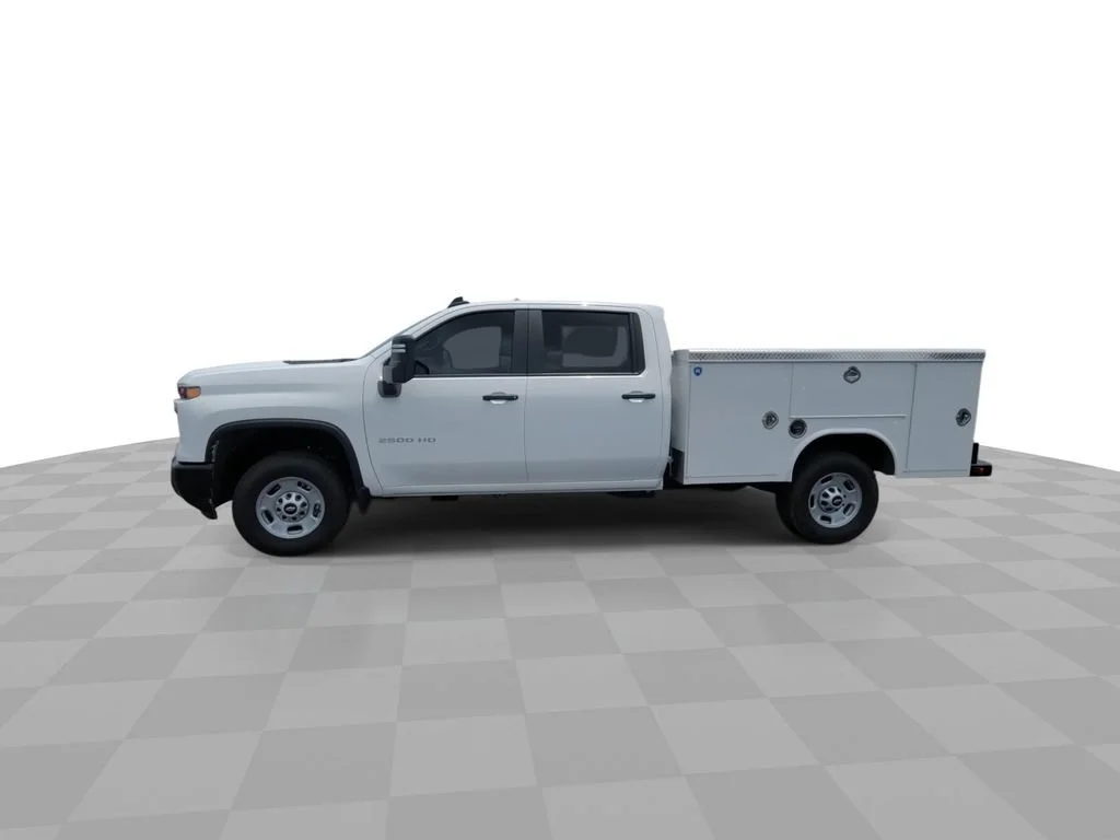 New 2026 Summit White Chevrolet WT image 4