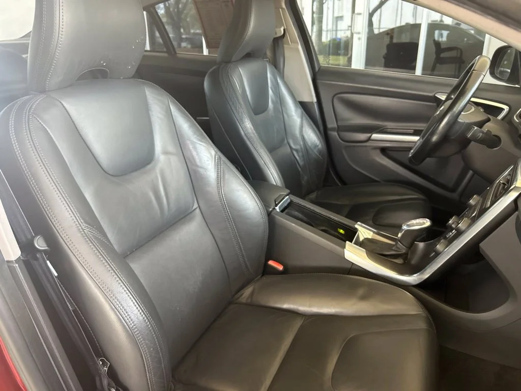 Used 2013  Volvo  image 19