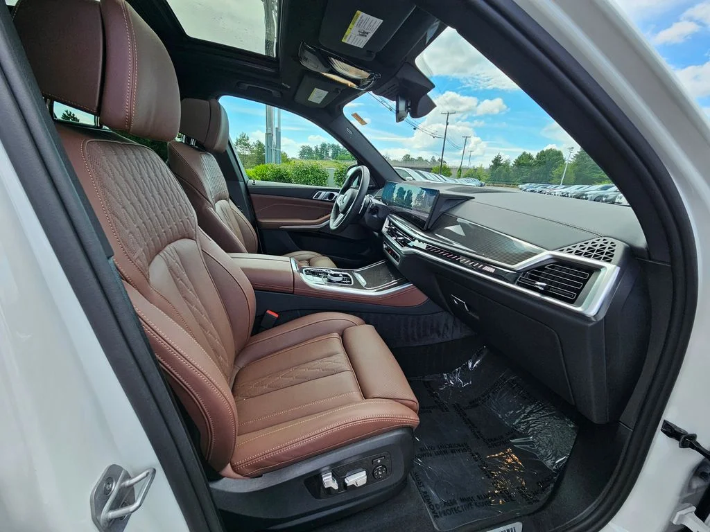 Used 2026 Mineral White Metallic BMW M60i image 17