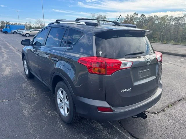 Used 2013 Magnetic Gray Metallic Toyota XLE image 5