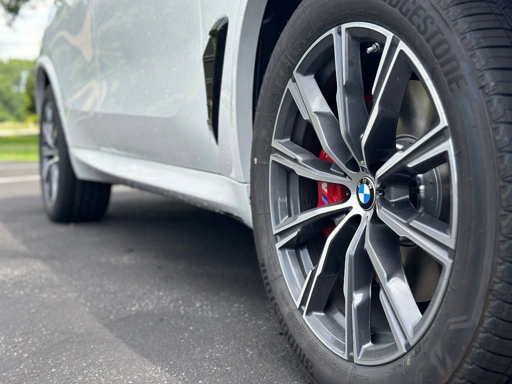 New 2026 Mineral White Metallic BMW xDrive40i image 8