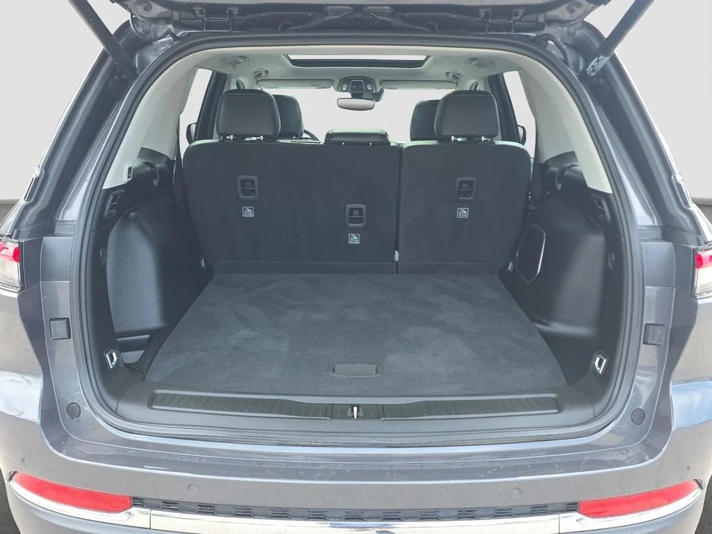 Used 2022 Gray Jeep Limited 4x4 image 18