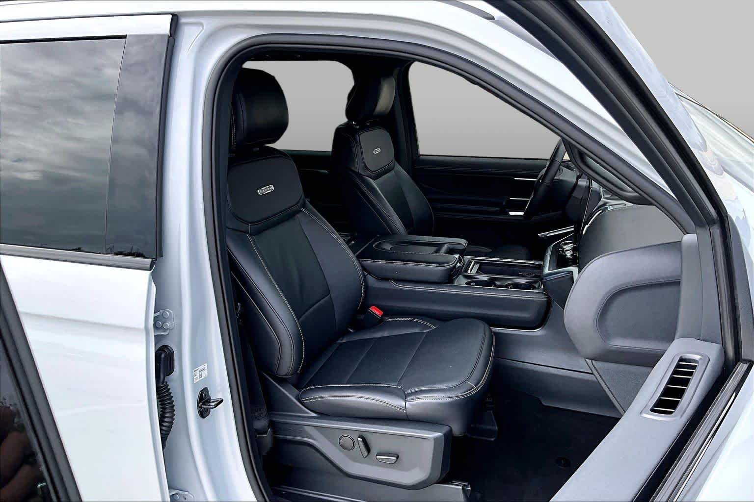 Used 2025 Space Silver Metallic Ford Platinum image 8