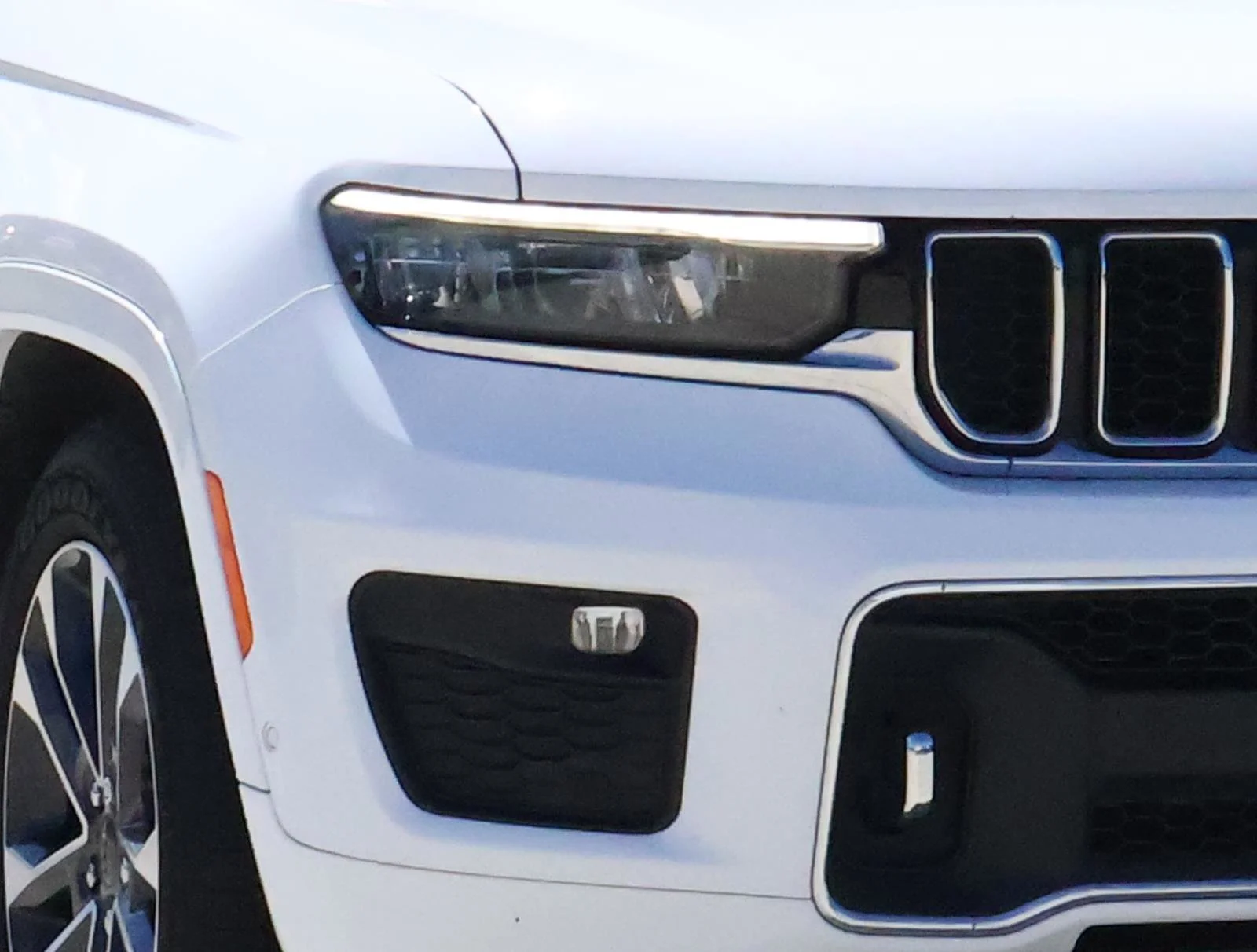 2023 Jeep Grand Cherokee Overland - Photo 7